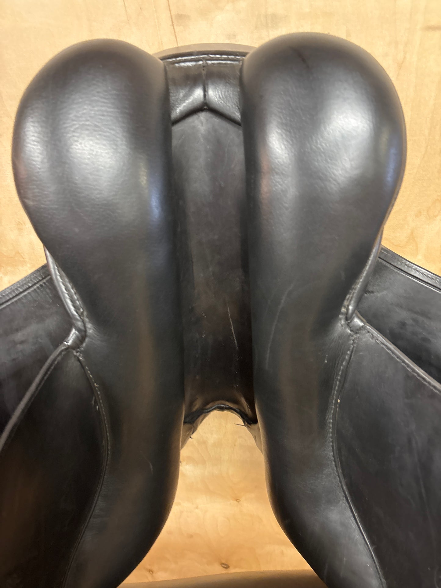 Schleese Elite Dressage Saddle-Black-17.5”-Medium