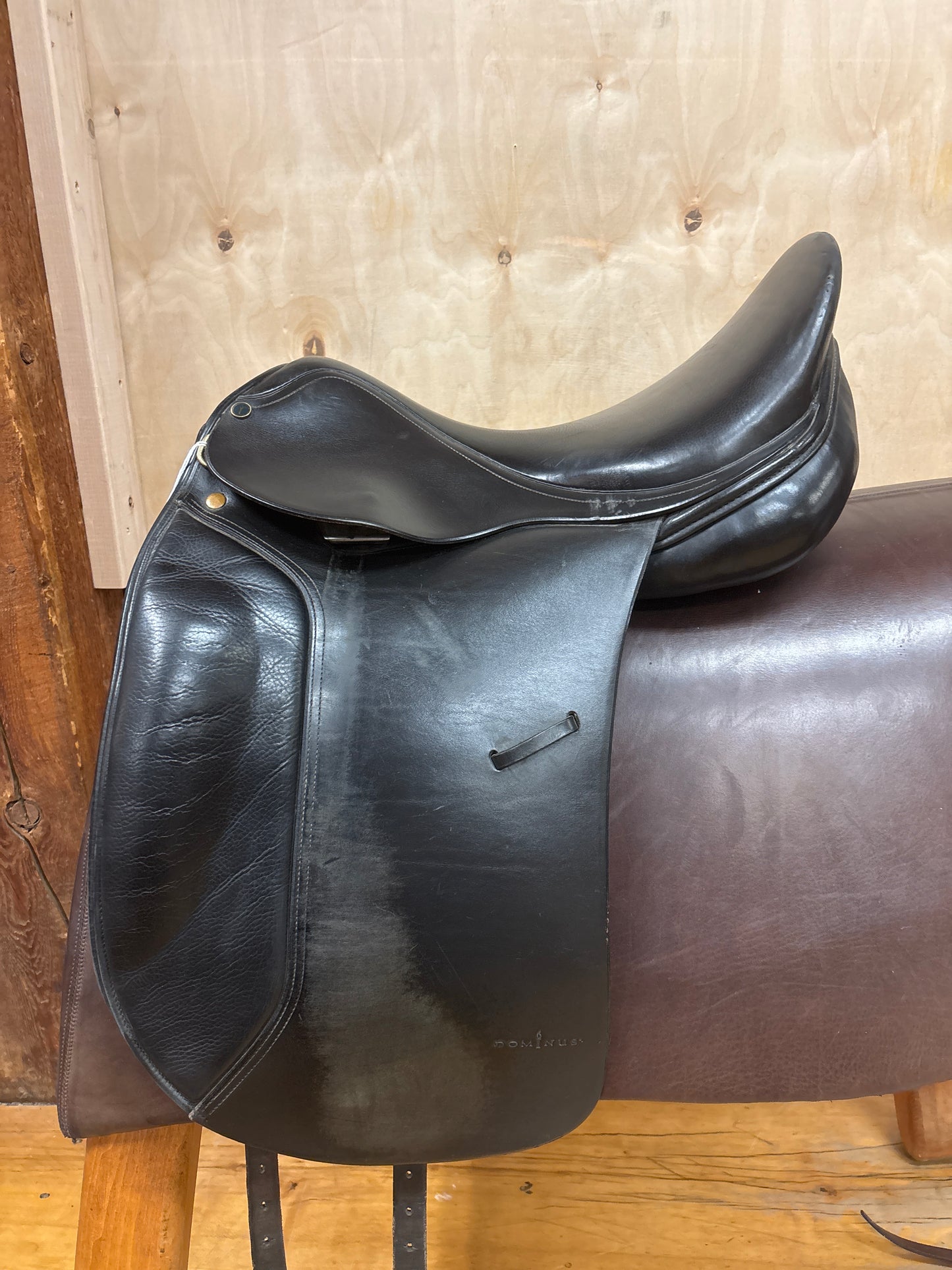 Dominus Dressage Saddle-Black-17.5”-Medium Wide