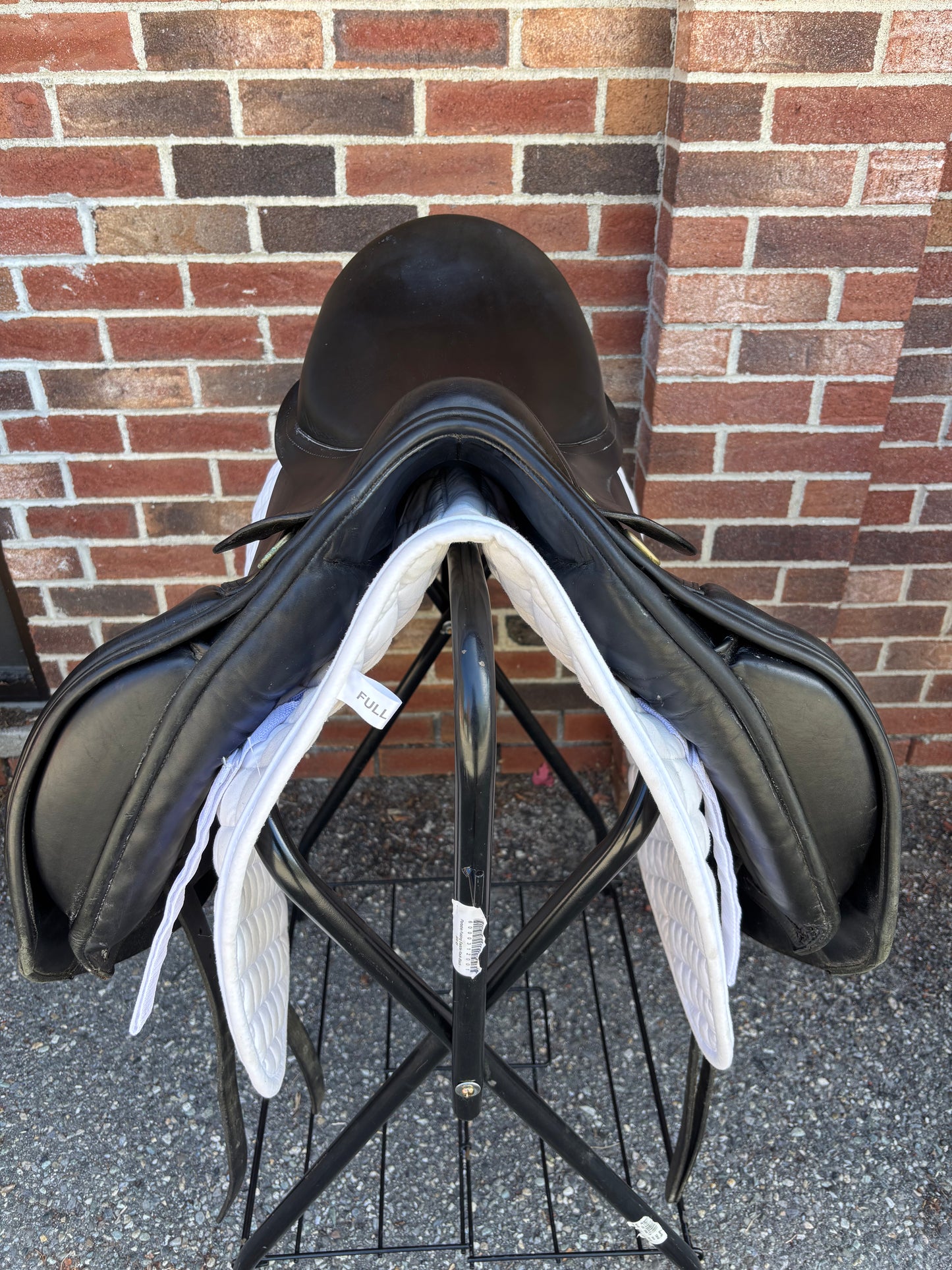 HDR Dressage Saddle-Black-Medium Wide-17.5”