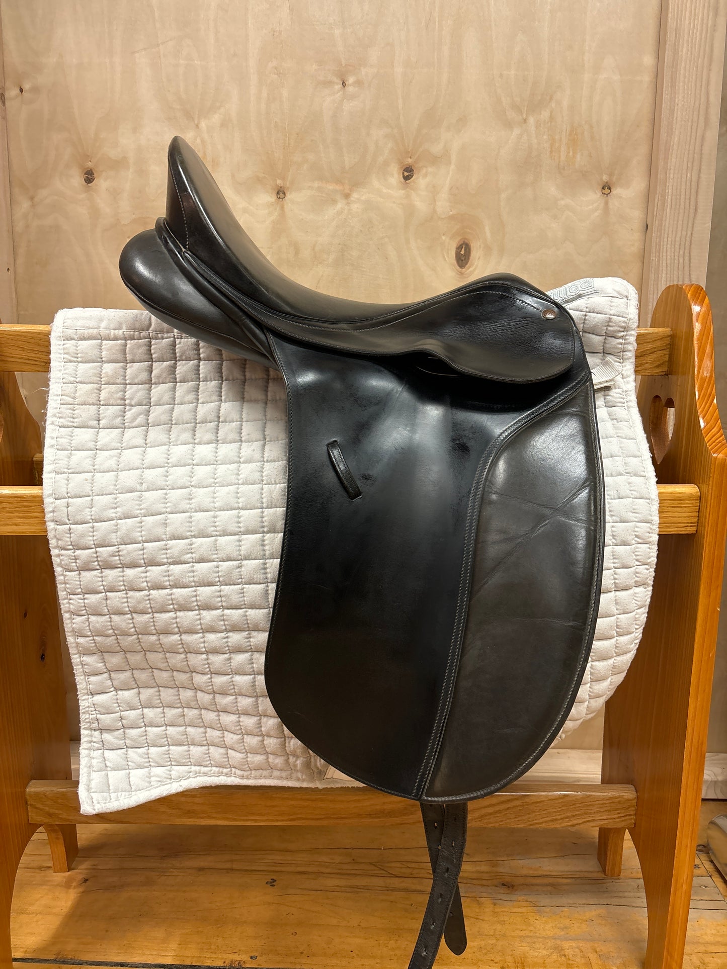 Bates Caprilli Dressage Saddle-Black-Adjustable-17”