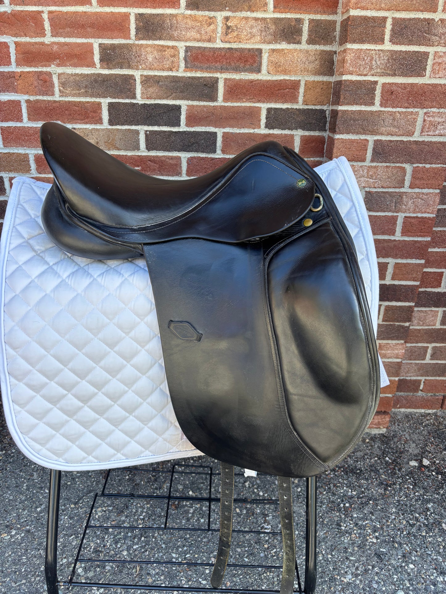 HDR Dressage Saddle-Black-Medium Wide-17.5”