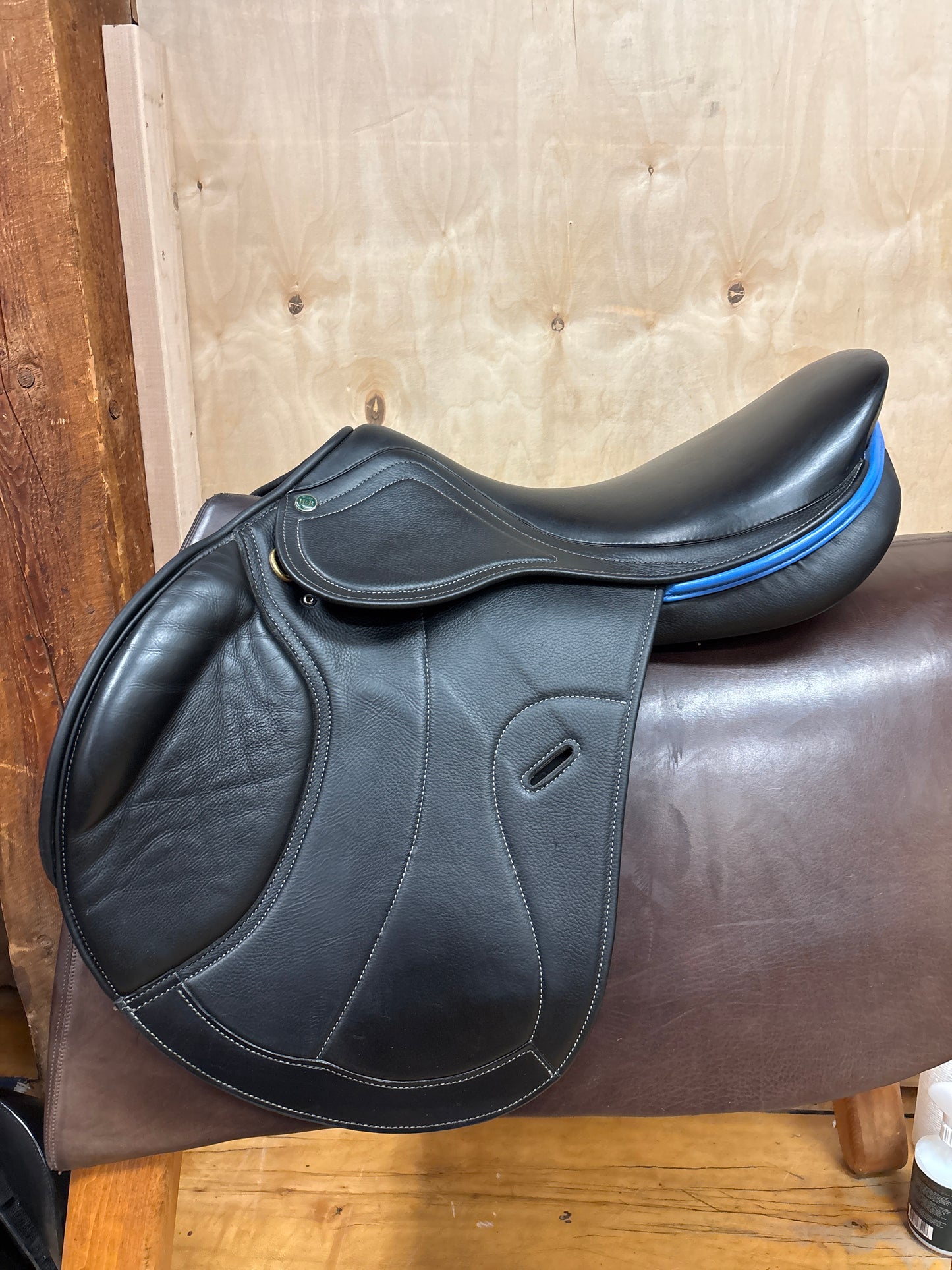 HDR Close Contact Saddle-Black-18”-Adjustable