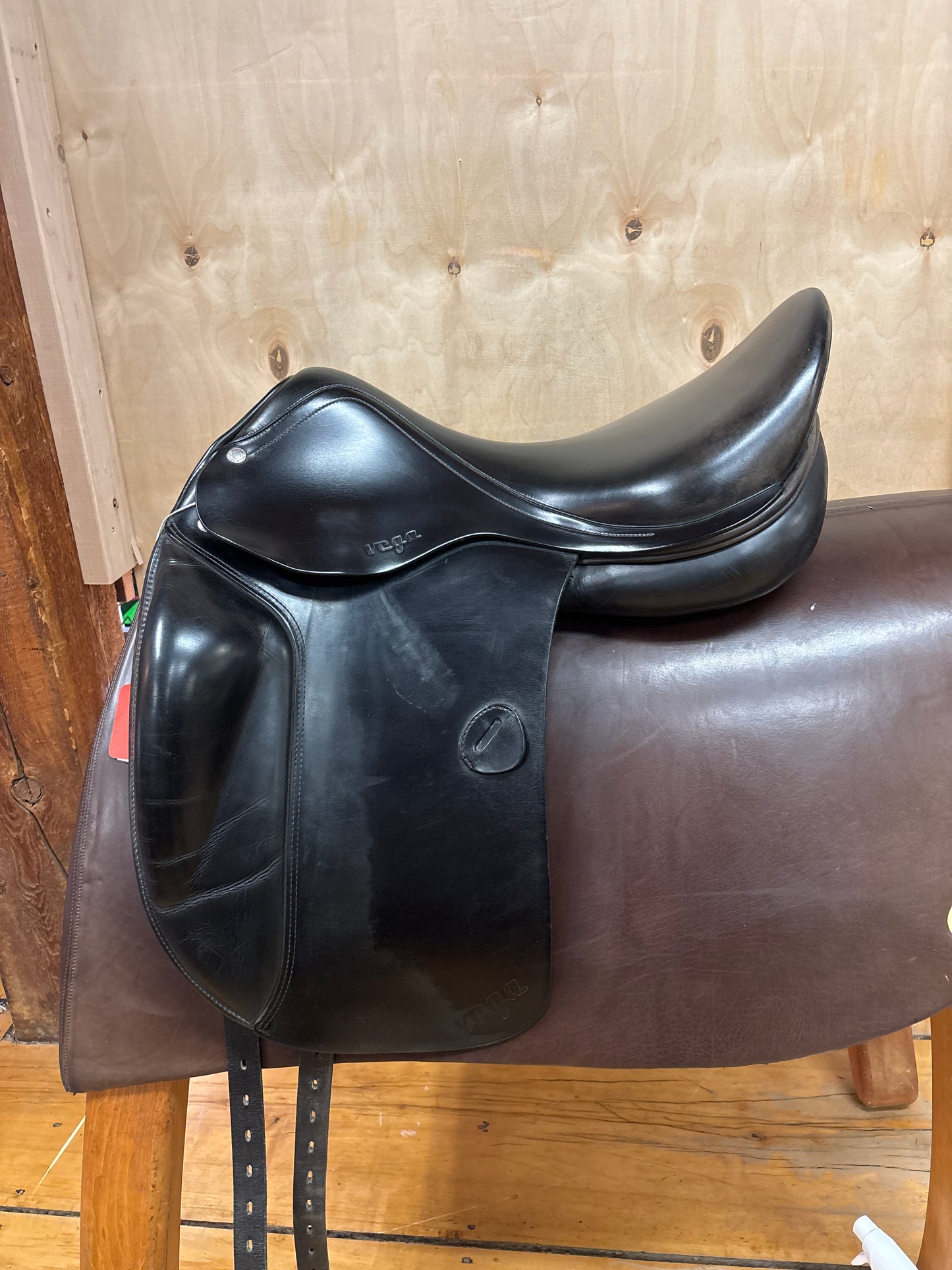 Amerigo Vega Dressage Saddle-Black-18”- 2 -1.5