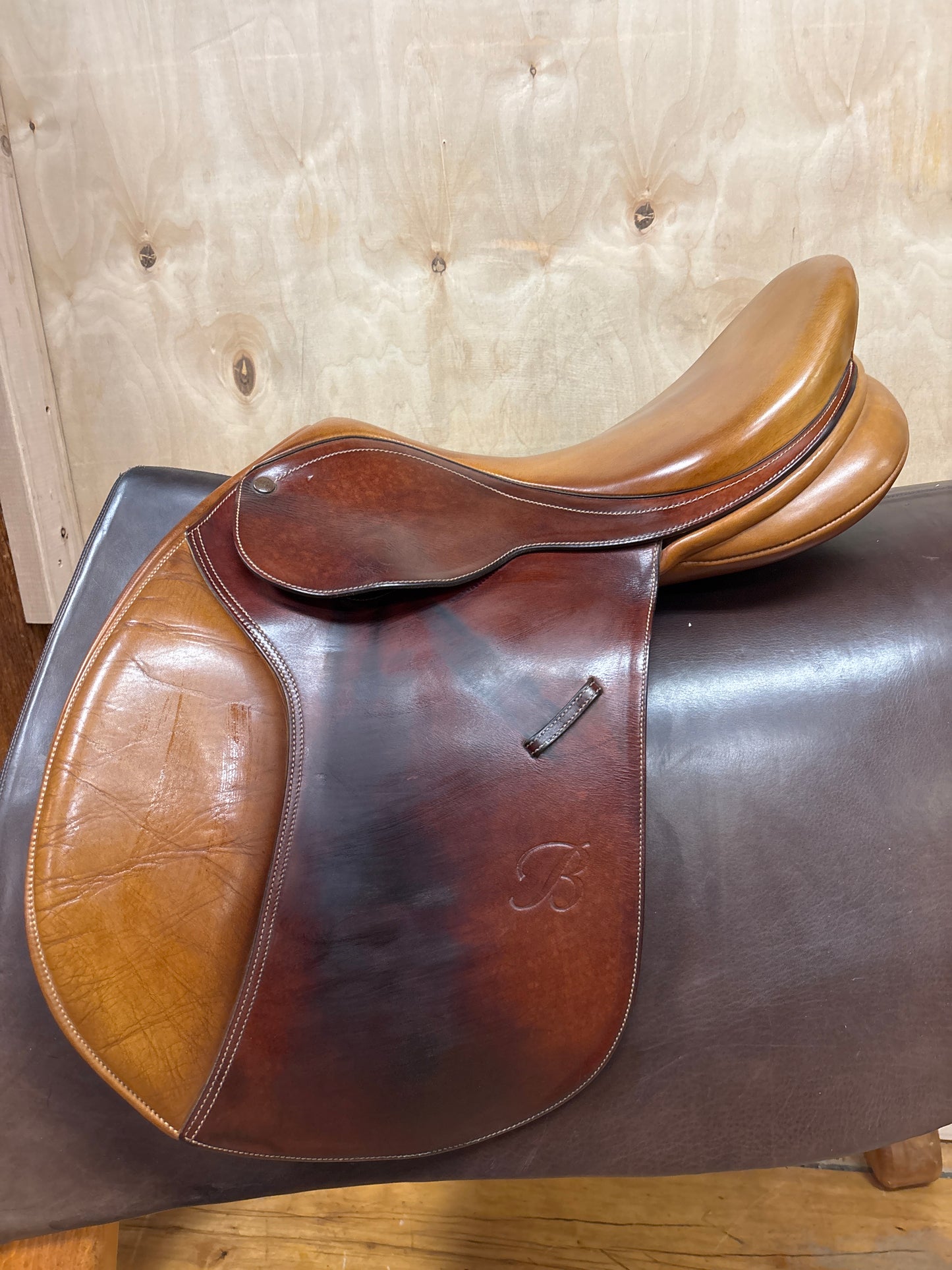 Bates Caprilli Close Contact Saddle-Brown-17”-Adjustable