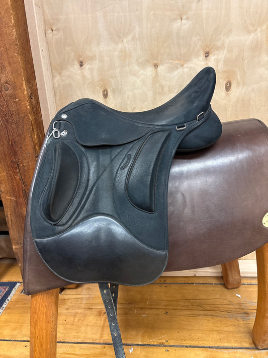 Wintec Pro Endurance Saddle-Black-17.5”-Adjustable