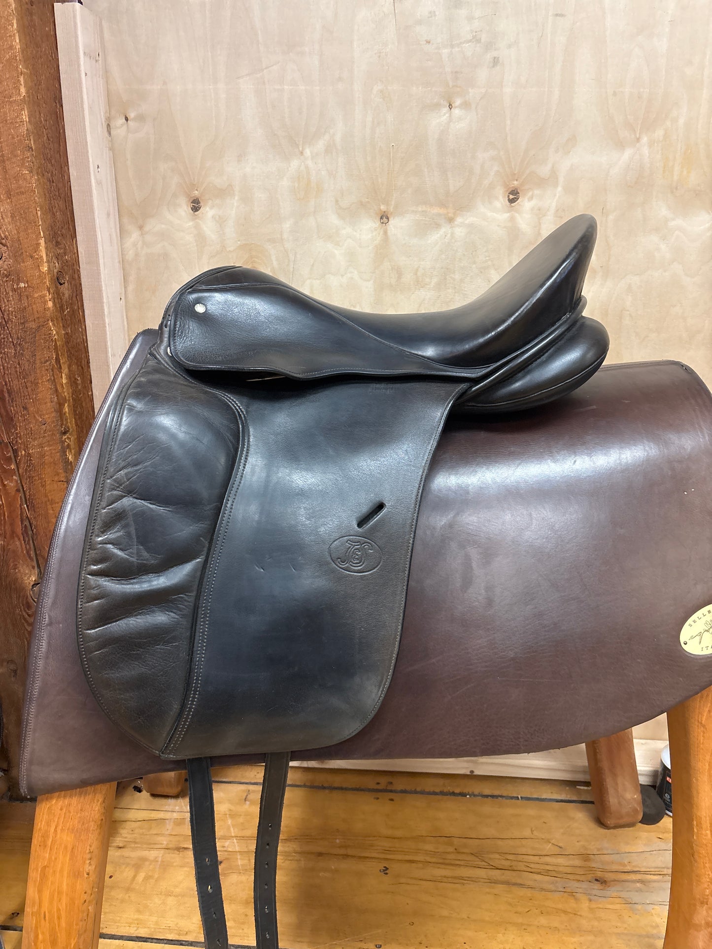 Schleese Elite Dressage Saddle-Black-17.5”-Medium