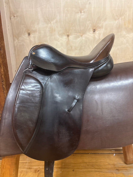 Albion HR Dressage Saddle-BiColor-16.5”-Narrow