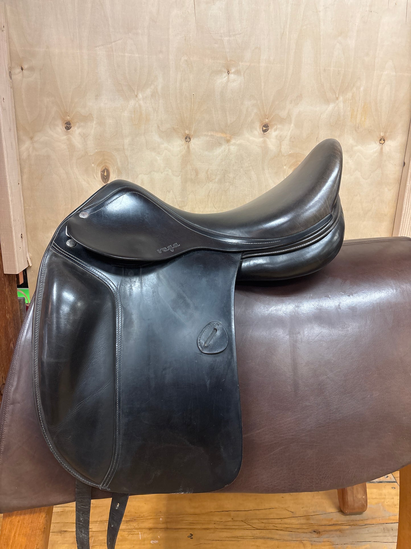 Amerigo Vega Dressage Saddle-Black-+1.5-18”