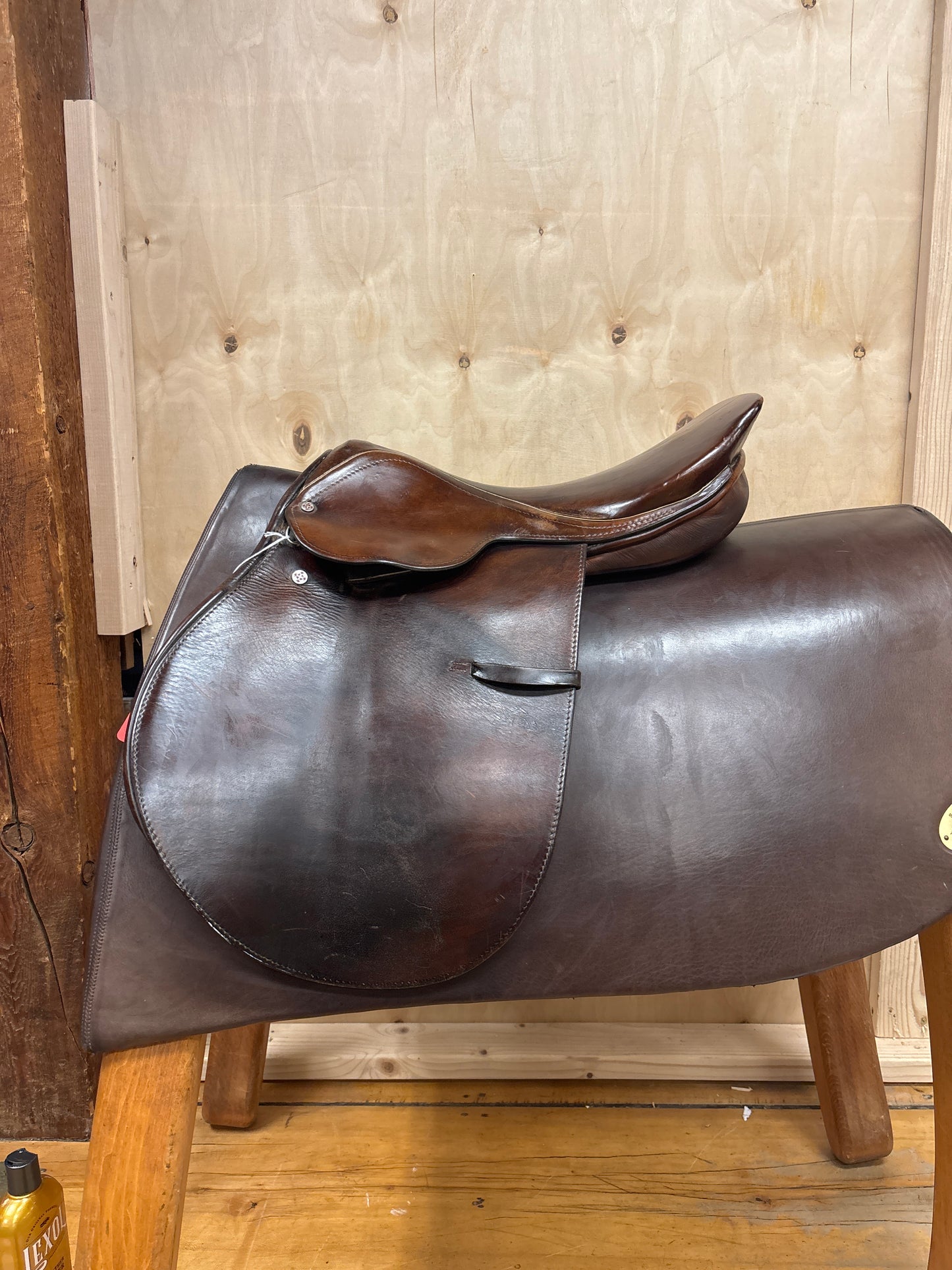 Courbette Stylist Close Contact Saddle-Brown-17”-Medium