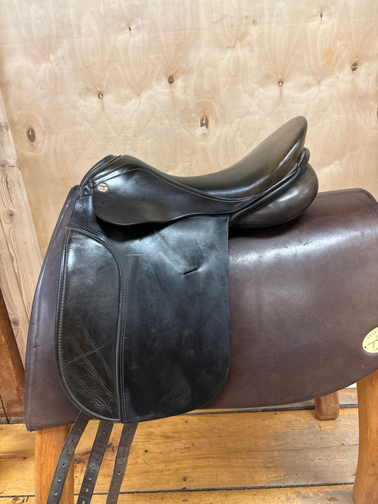 Kneidersuss Dressage Saddle-Black-Medium-18”