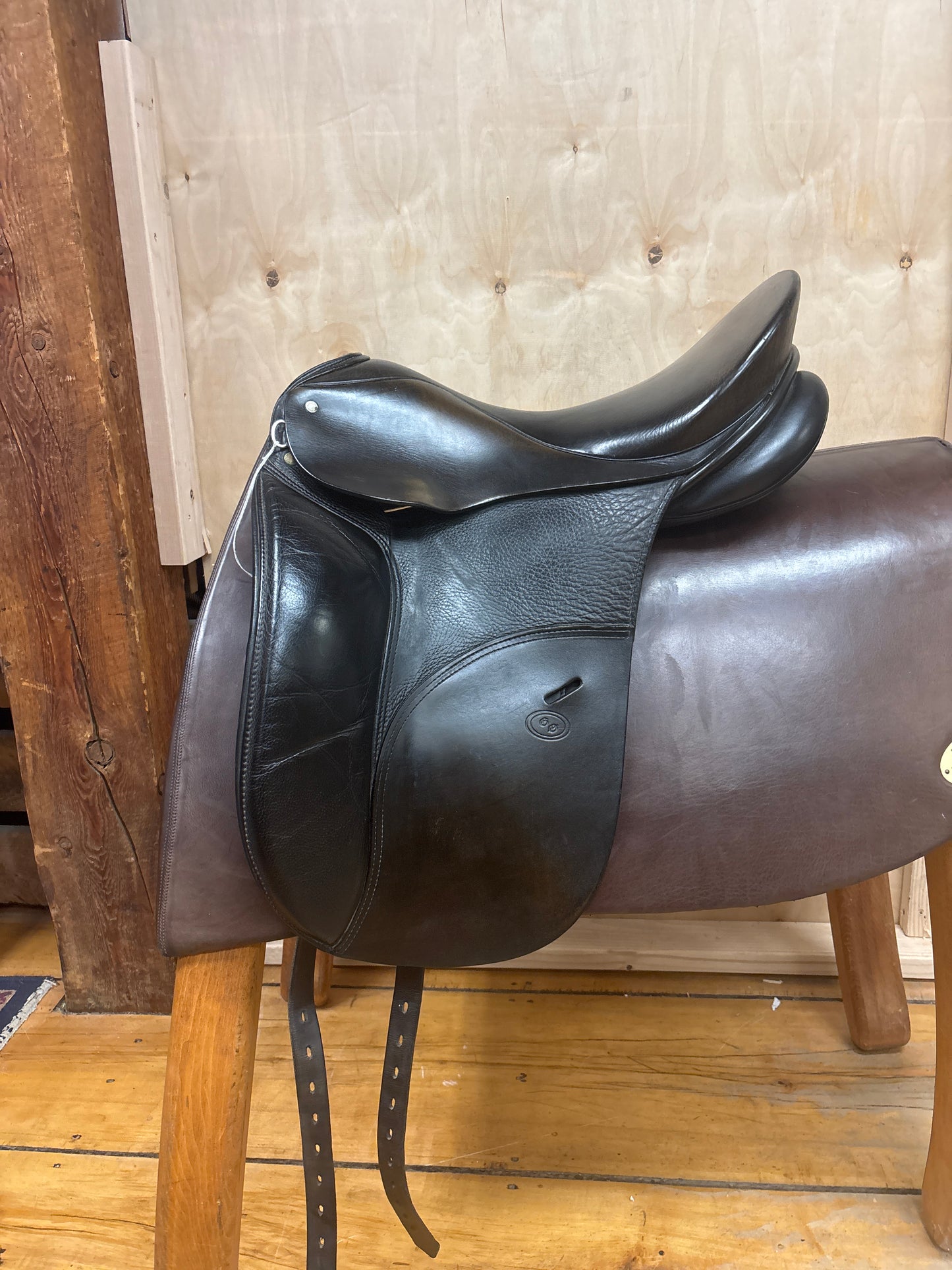 Schleese Ostergaard Dressage Saddle-Black-18”-Medium