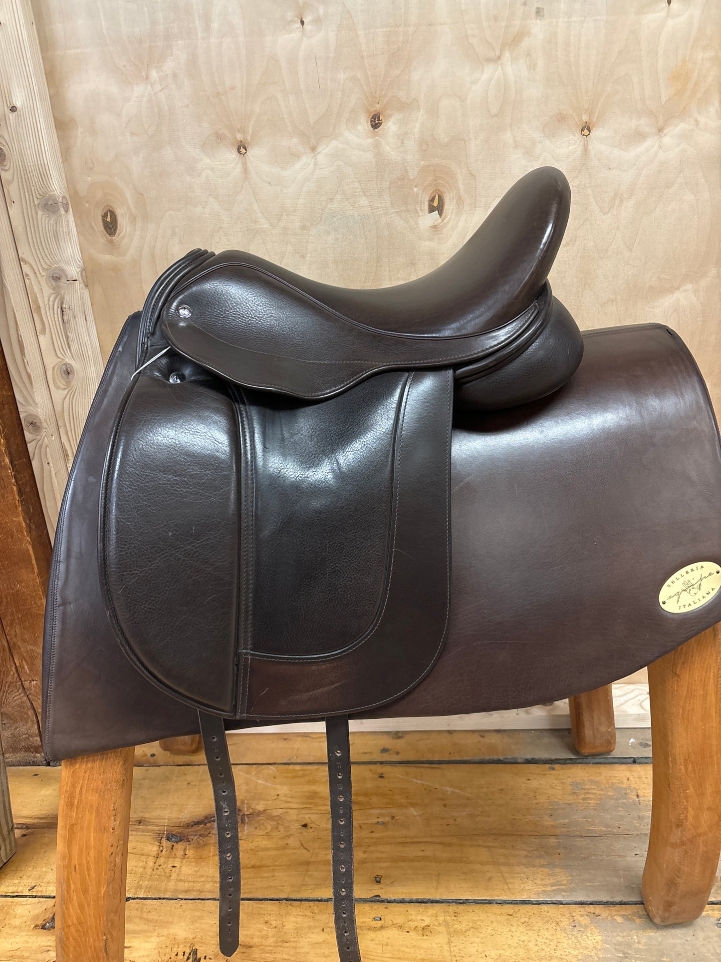 Frank Baines Aire De Haute Dressage Saddle-Brown-17”-Medium Wide