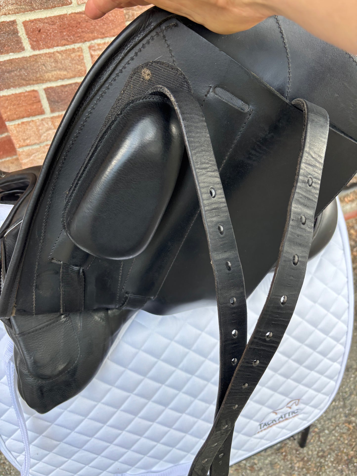 Fairfax World Class Monoflap Dressage Saddle-Black-Adjustable-17.5”