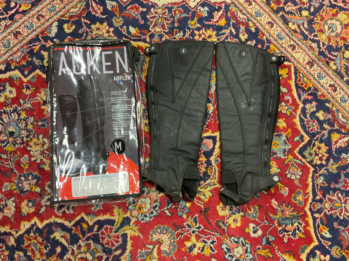 AuKen Airflow 1/2 Chaps- Black