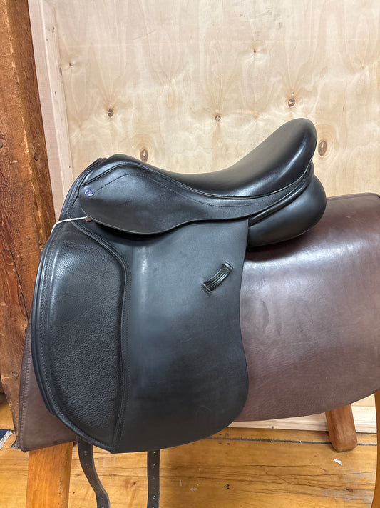 Detente Helix Dressage Saddle-Black-17.5”-Medium Wide