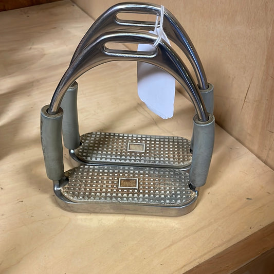Jointed Stirrup Irons 4.75”