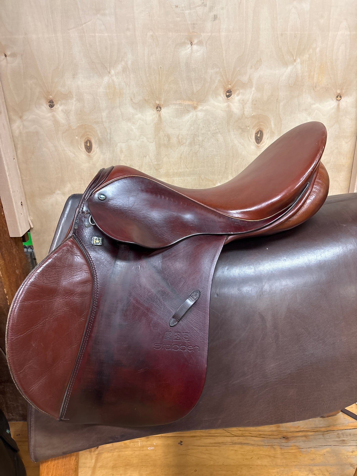 Stubben Siegfried Jump Saddle-Brown-18.5”-29cm