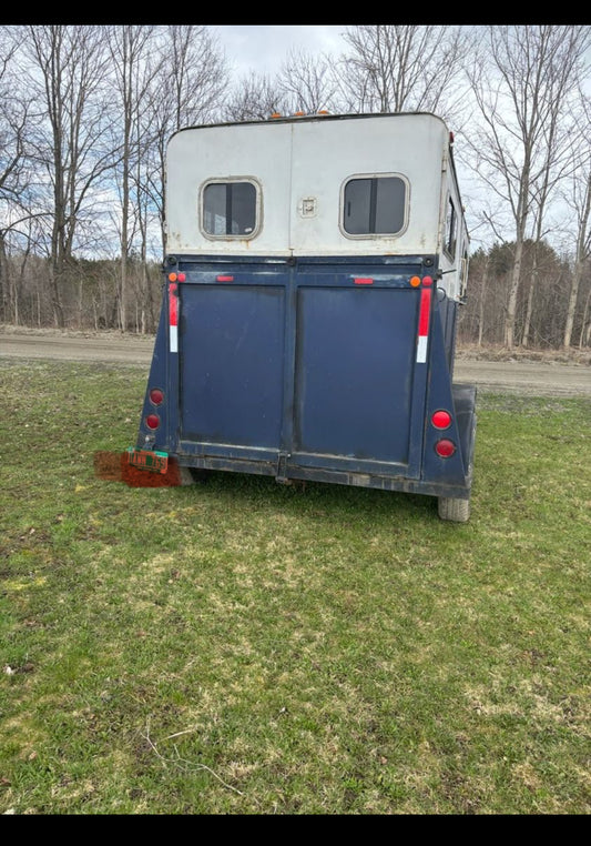1990 2 Horse Straight Load Gooseneck Trailer