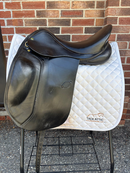 HDR Dressage Saddle-Black-Medium Wide-17.5”