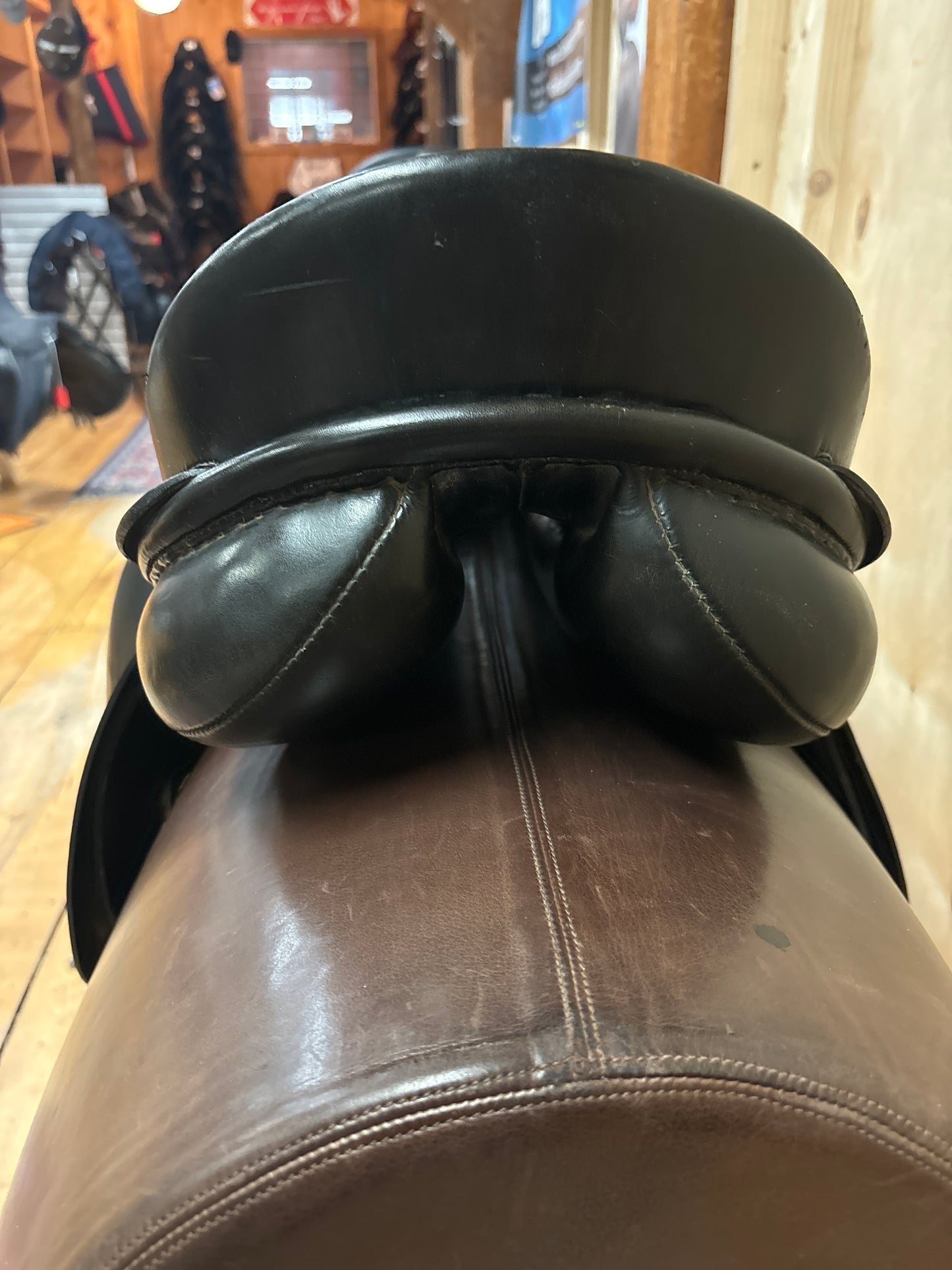 K Neidersuss Dressage Saddle-Medium-17.5” ***On Trial***