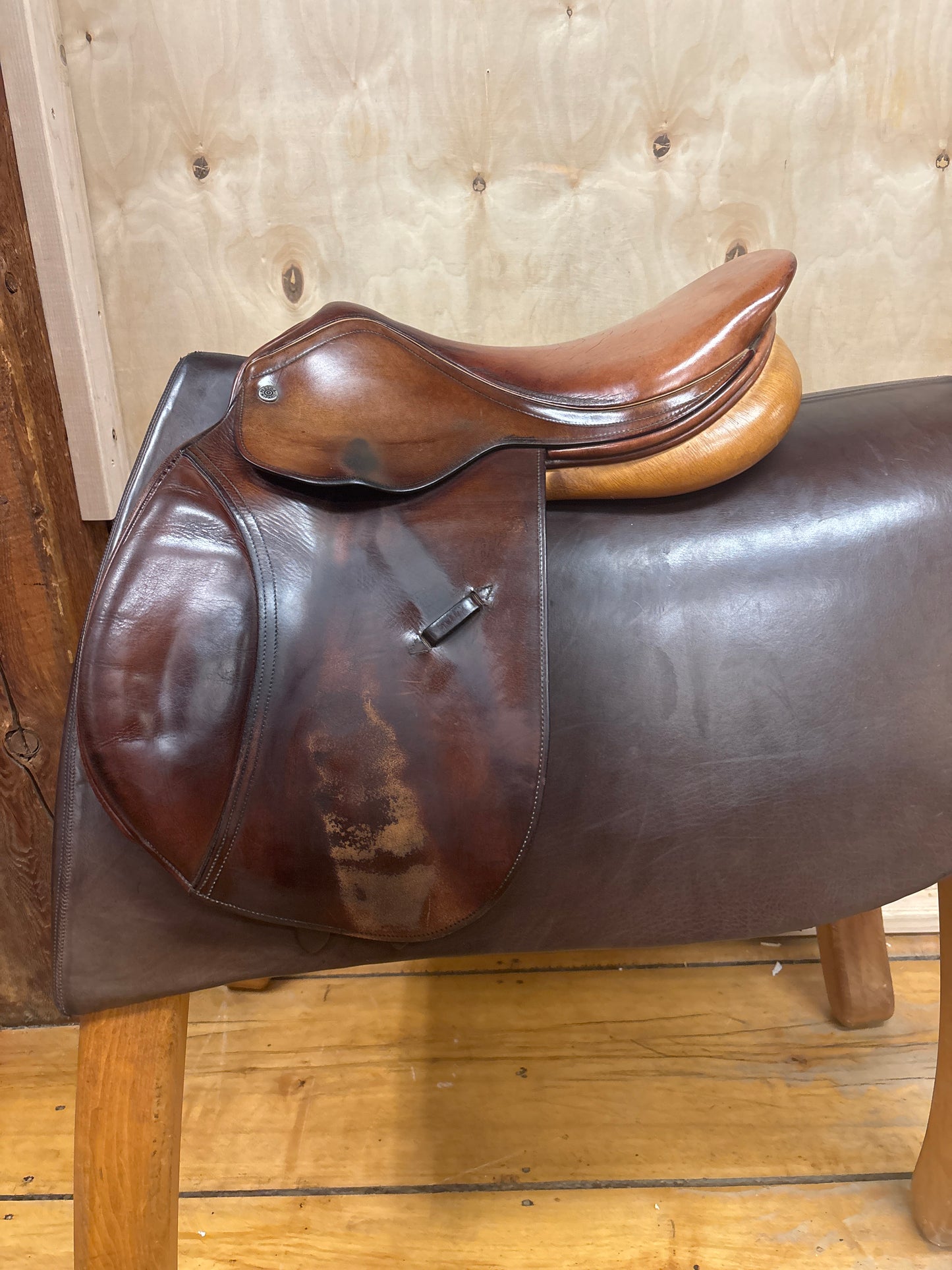 R. Pessoa Jump Saddle-Brown-16.5”-Medium Narrow