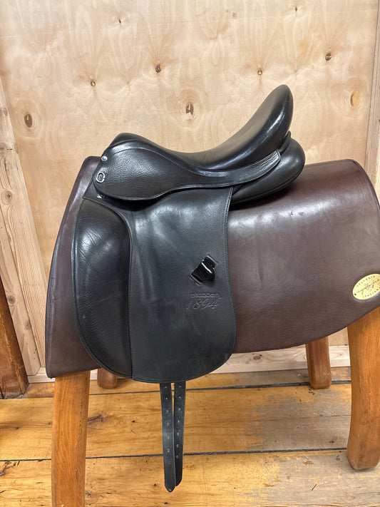 Stubben 1894 Dressage Saddle-Black-17.5”-32cm