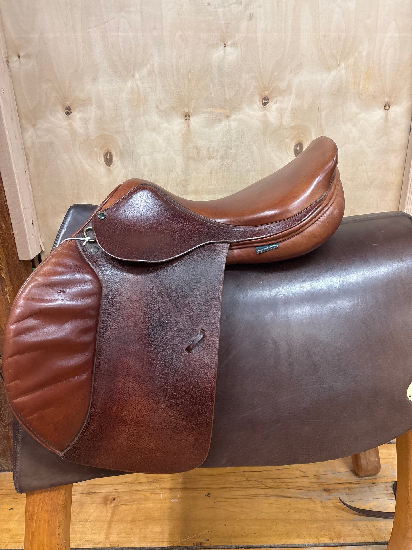 Dominus Jump Saddle-Brown-17.5”-Medium