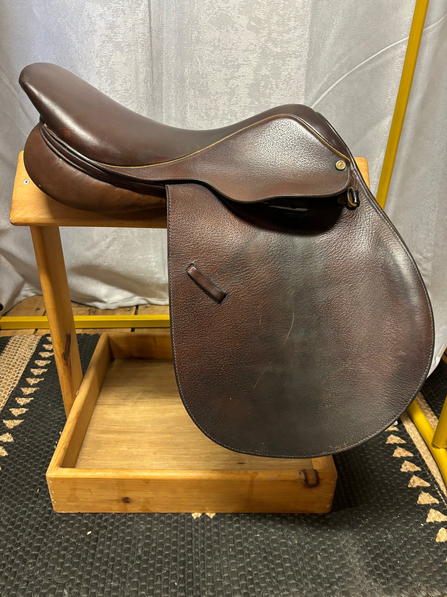 Collegiate Jump Saddle-Brown-Medium Narrow-16.5”