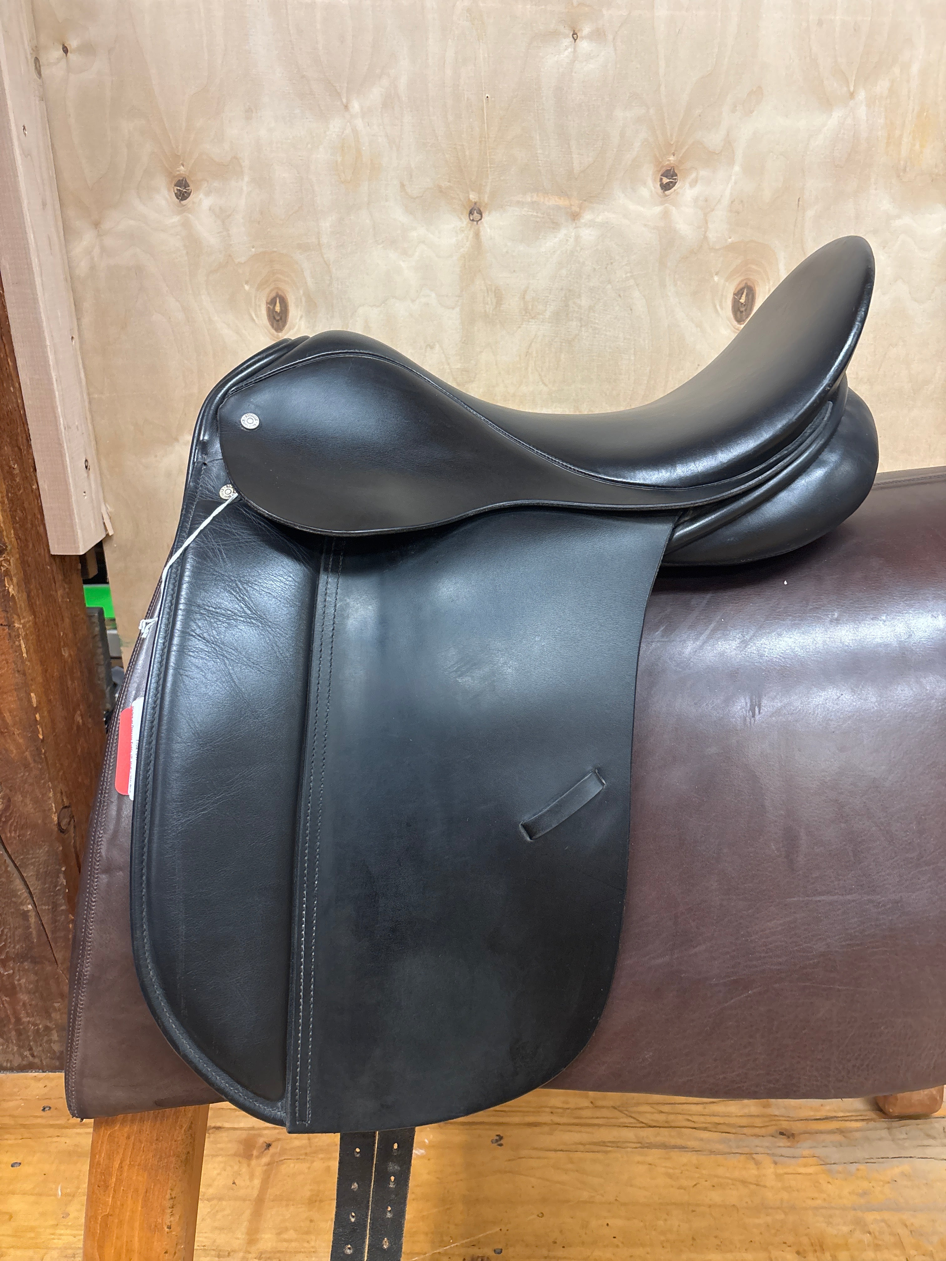 Moritz Dressage Saddle-Black-17.5”-Regular – The Tack Attic
