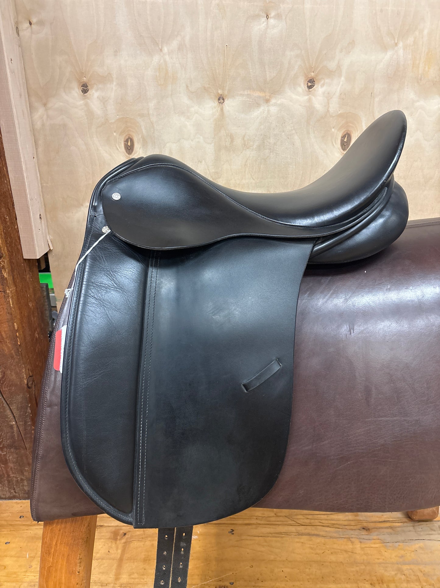 Moritz Dressage Saddle-Black-17.5”-Regular