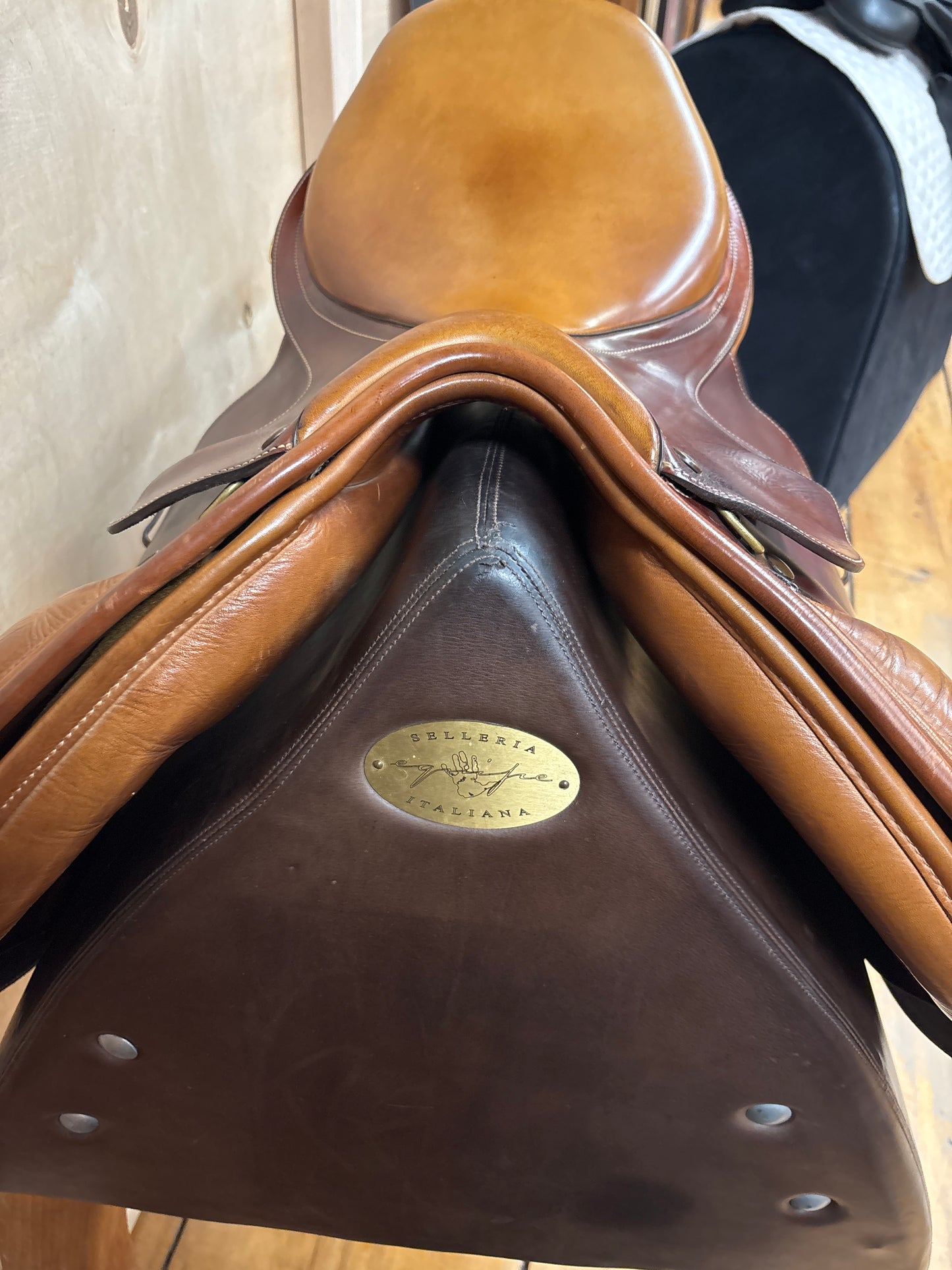 Bates Caprilli Close Contact Saddle-Brown-17”-Adjustable