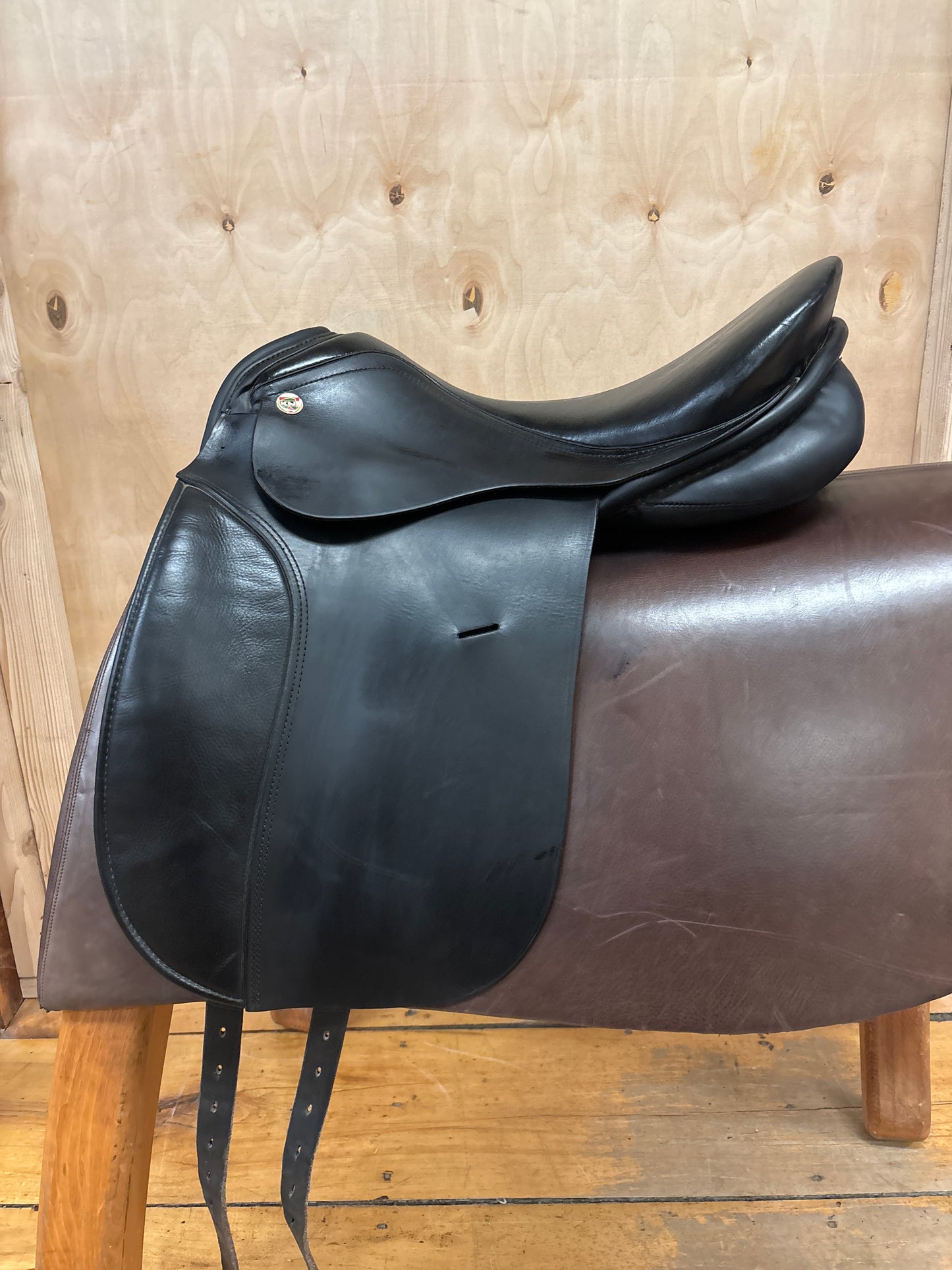 K.  Neidersuss Sinfonie Dressage Saddle-17.5”-Medium-Black