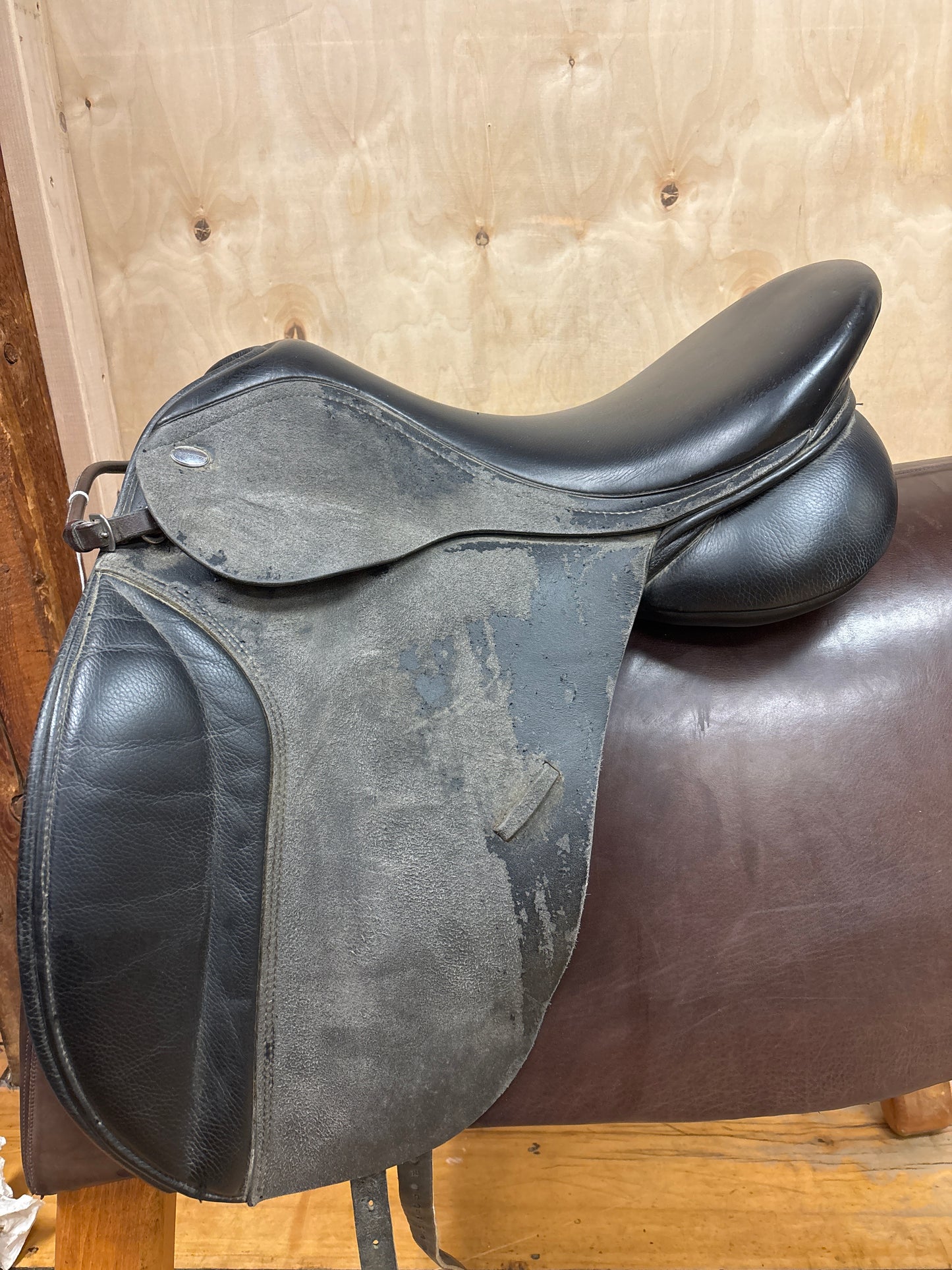 Thorowgood Dressage Saddle-Black-17.5”-Adjustable