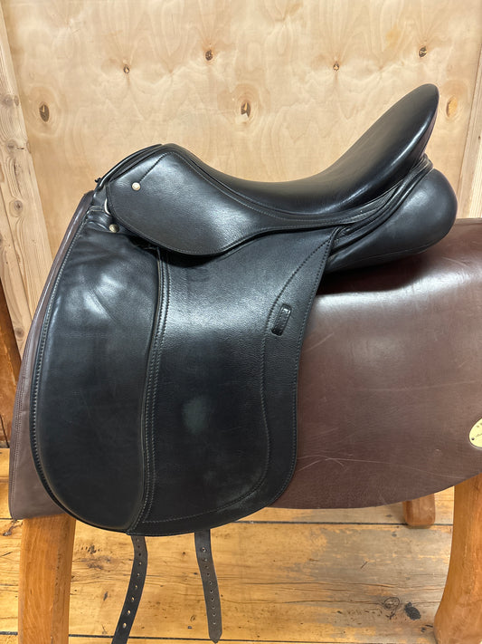 Schleese Wave Dressage Saddle-18”-Wide-Black