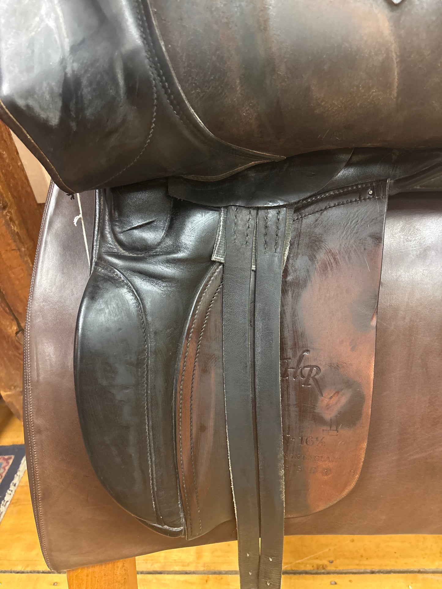 Albion HR Dressage Saddle-BiColor-16.5”-Narrow