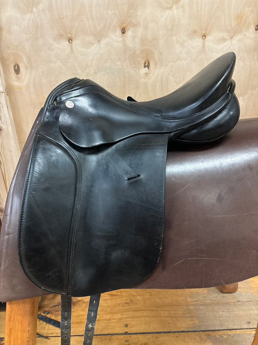 K Neidersuss Dressage Saddle-Medium-17.5” ***On Trial***