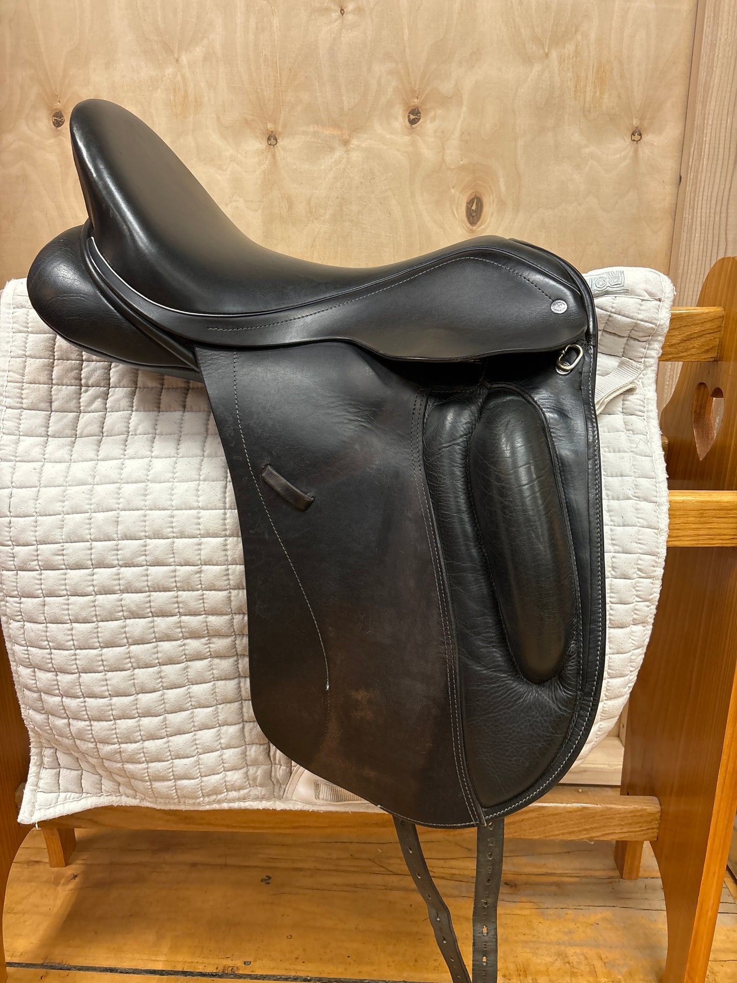 Custom Saddlery Wolfgang Dressage Saddle-Black-Wide-18.5”