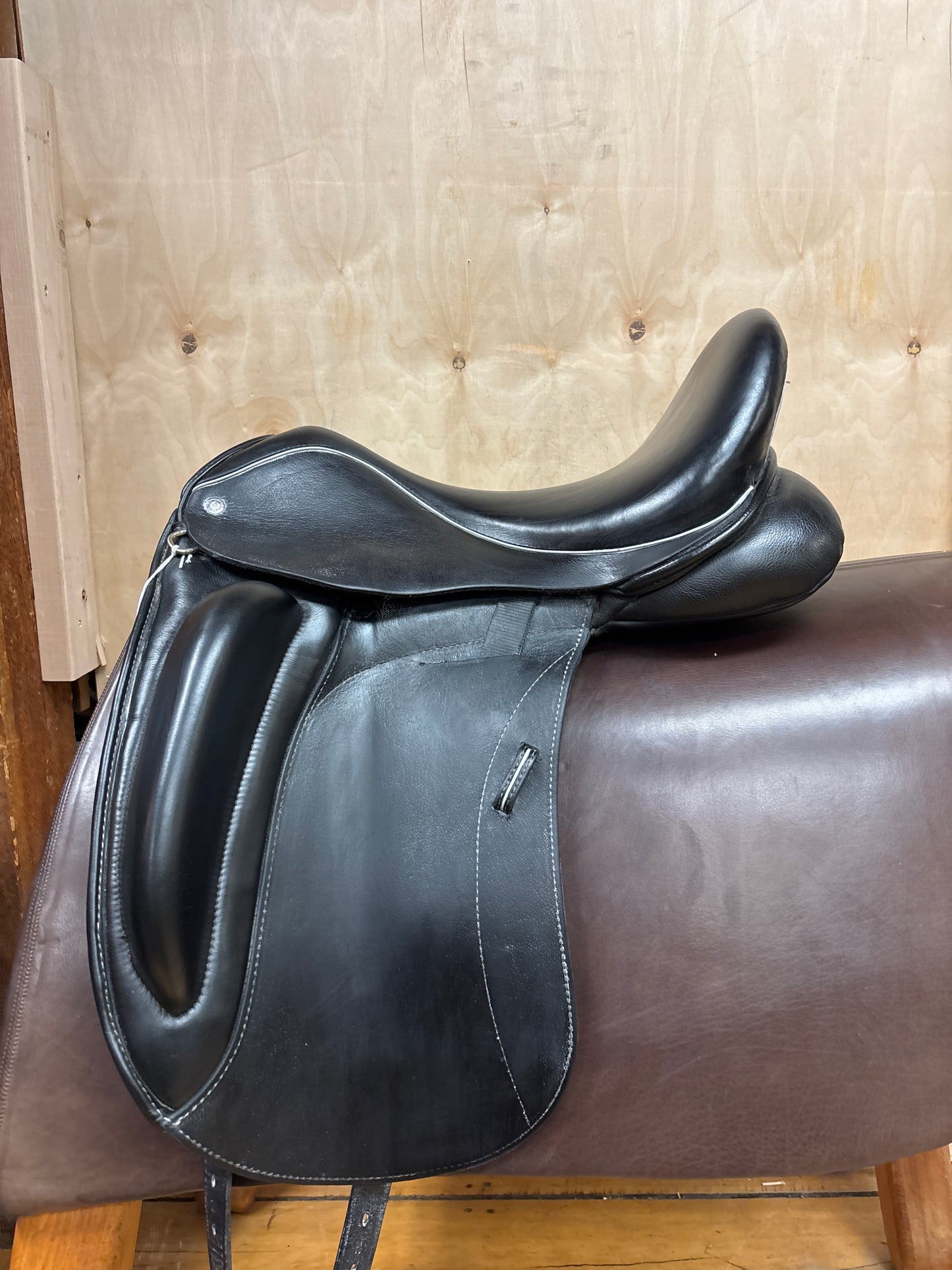 Custom Saddlery Icon Coda Dressage Saddle-Black-17.5”-Medium Wide