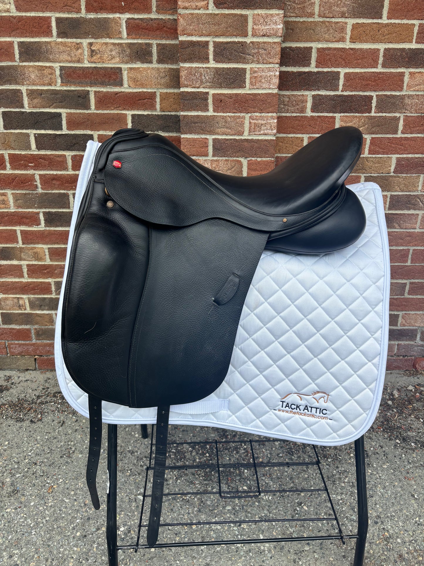 Albion SLK Dressage Saddle-Black-17.5”-Medium Wide