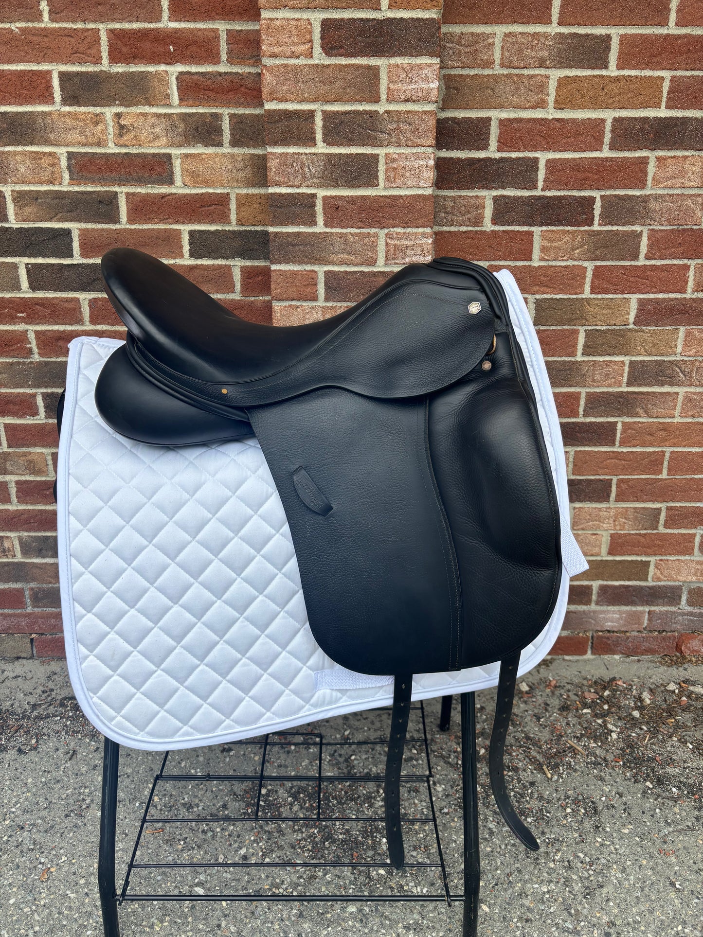Albion SLK Dressage Saddle-Black-17.5”-Medium Wide