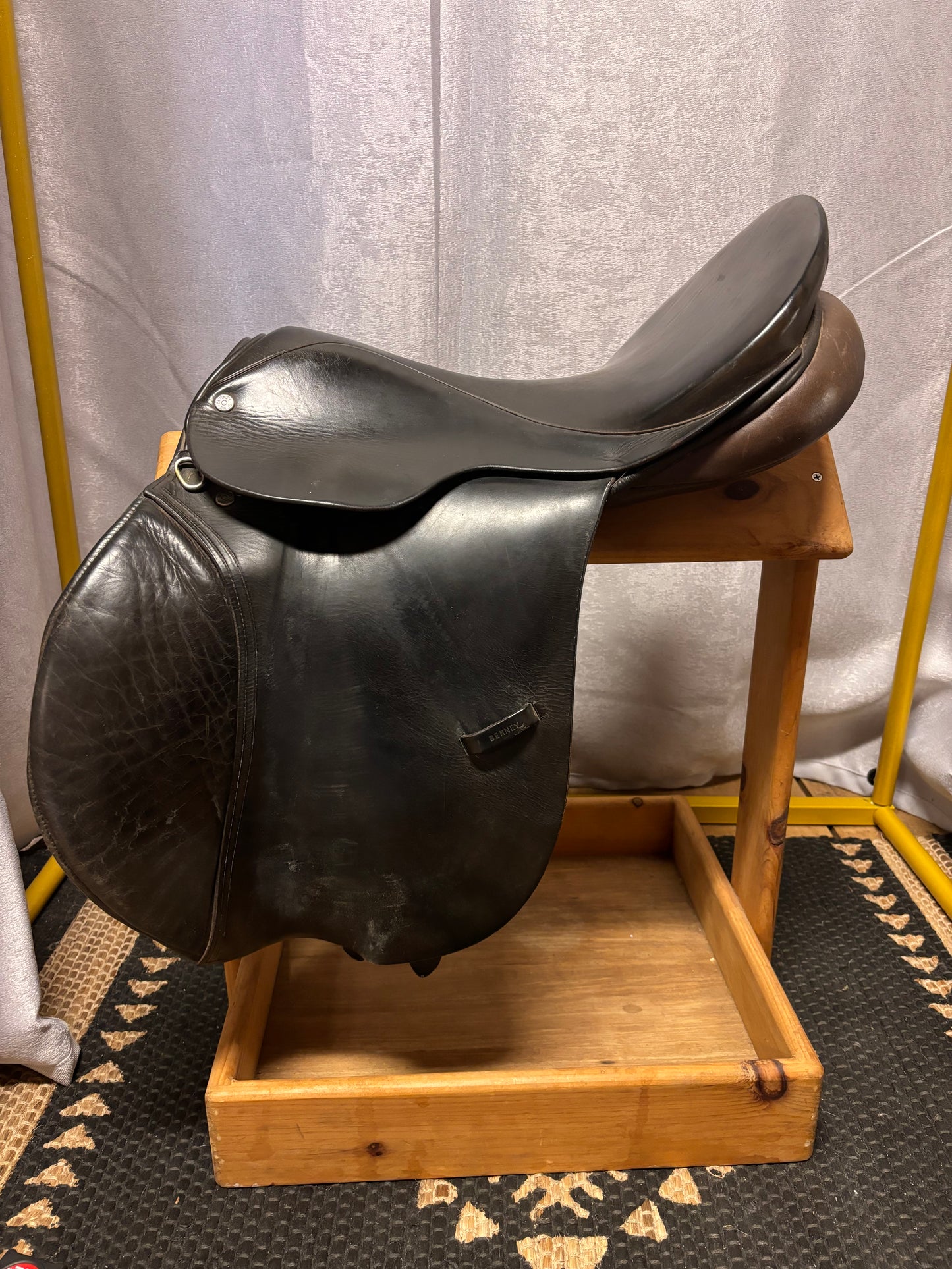 Berney Brothers All Purpose Saddle-Brown-Medium Wide-17”