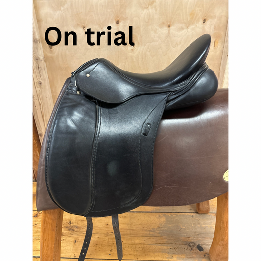 Schleese Wave Dressage Saddle-18”-Wide-Black