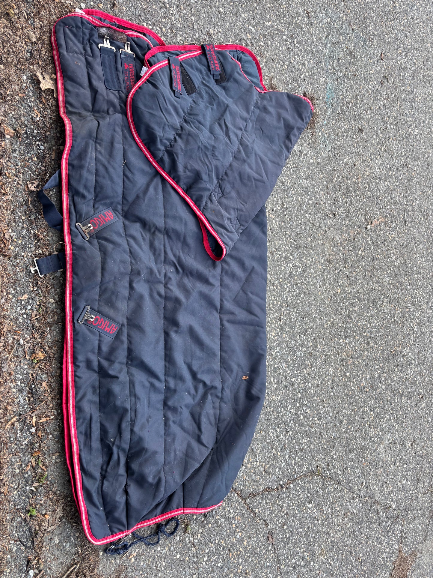 250g Amigo Stable Blanket-Navy/Red-69”